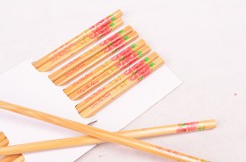 Palitos chinos madera decorada con flores (4).jpg